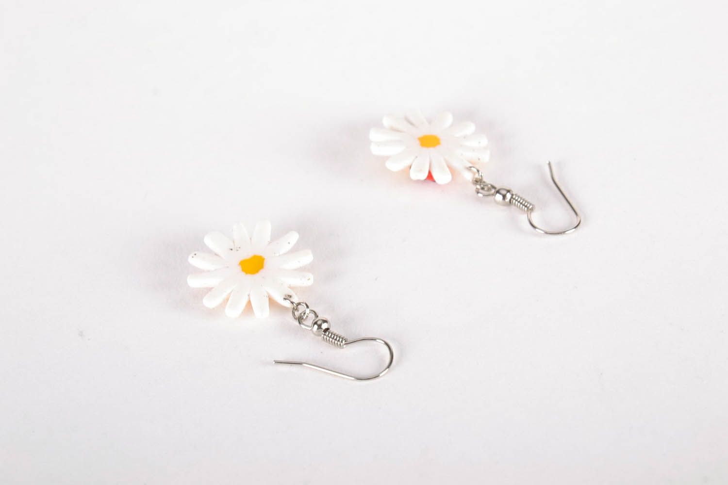 Earrings in the shape of camomiles photo 2