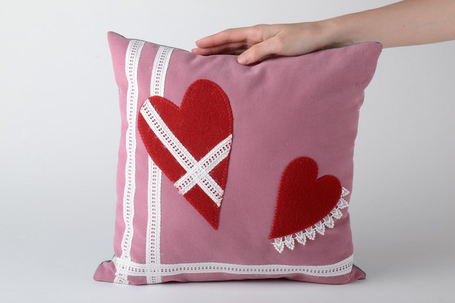 Handmade dekoratives Sofakissen mit Kissenbezug aus Stoff Herzen für Interieur foto 5