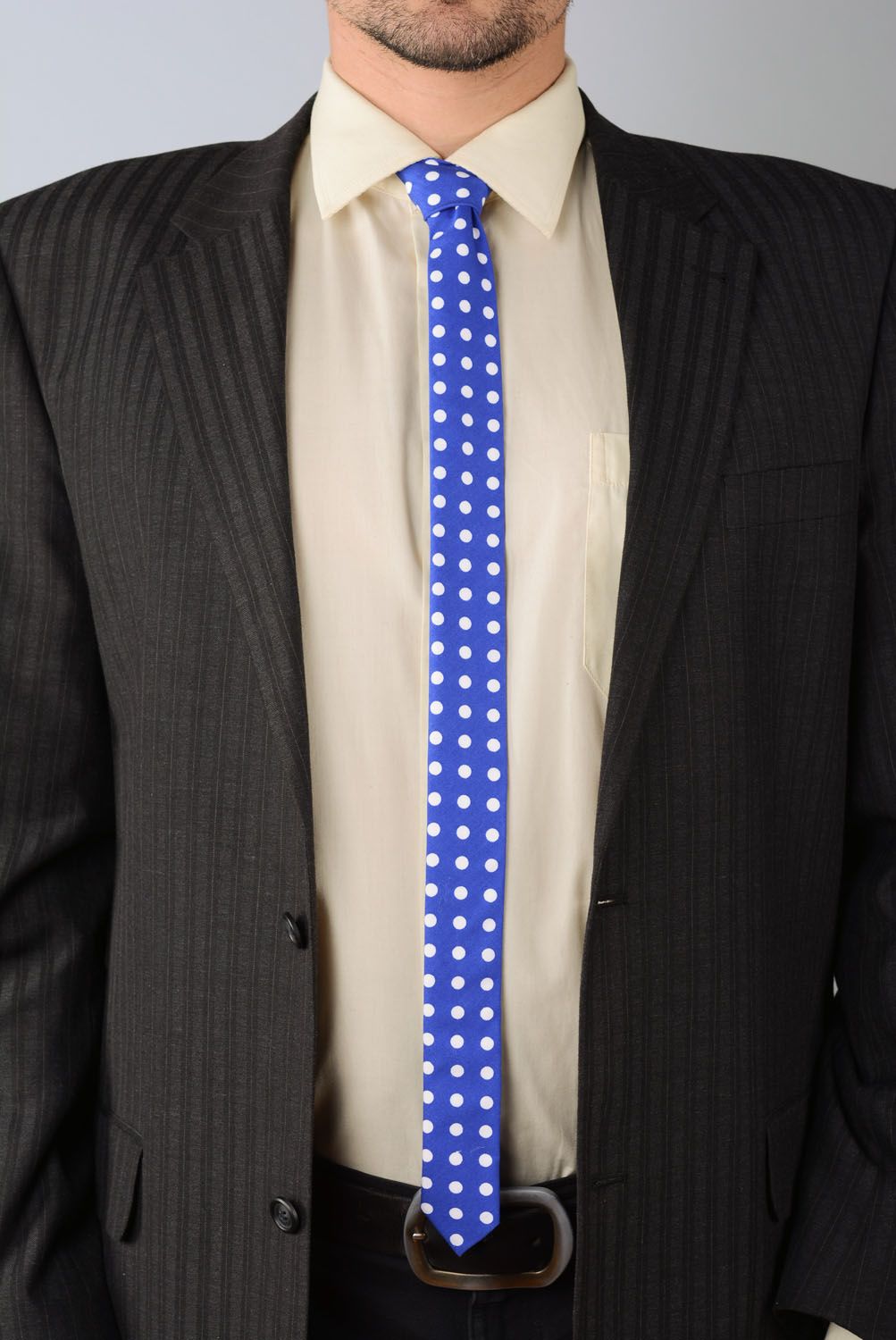 Тонкий галстук в горошек фото 1