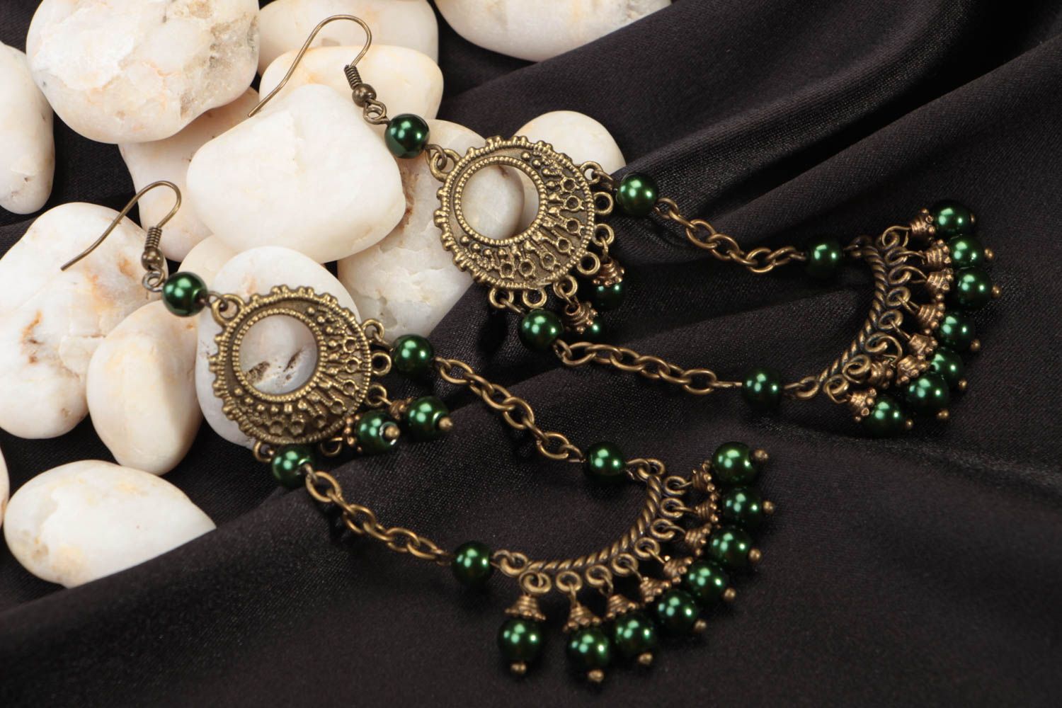 Boucles d'oreilles en métal et perles céramiques vertes faites main ethniques photo 1