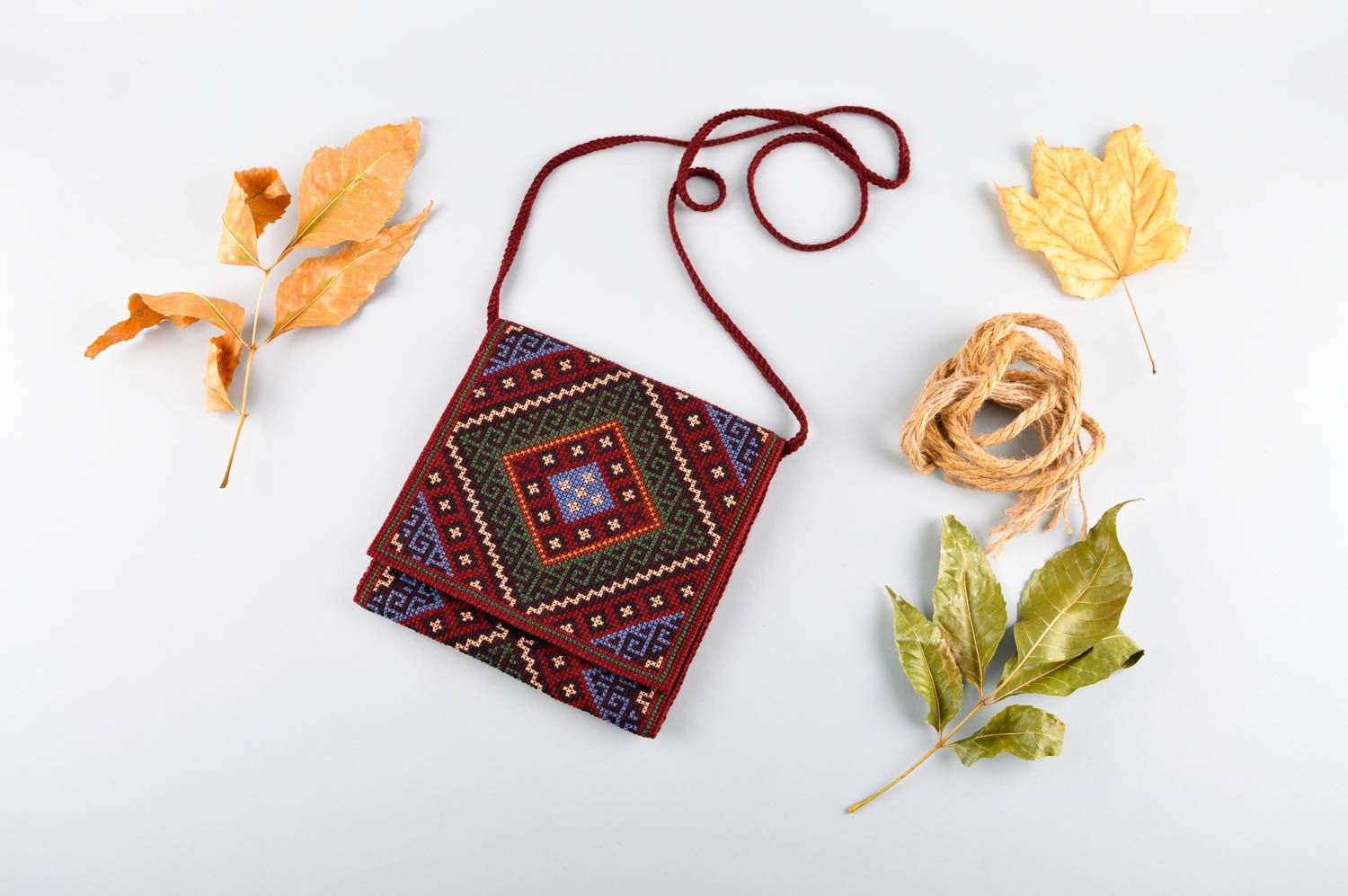 Bolso hecho a mano de cañamazo e hilos accesorio étnico regalo personalizado foto 1
