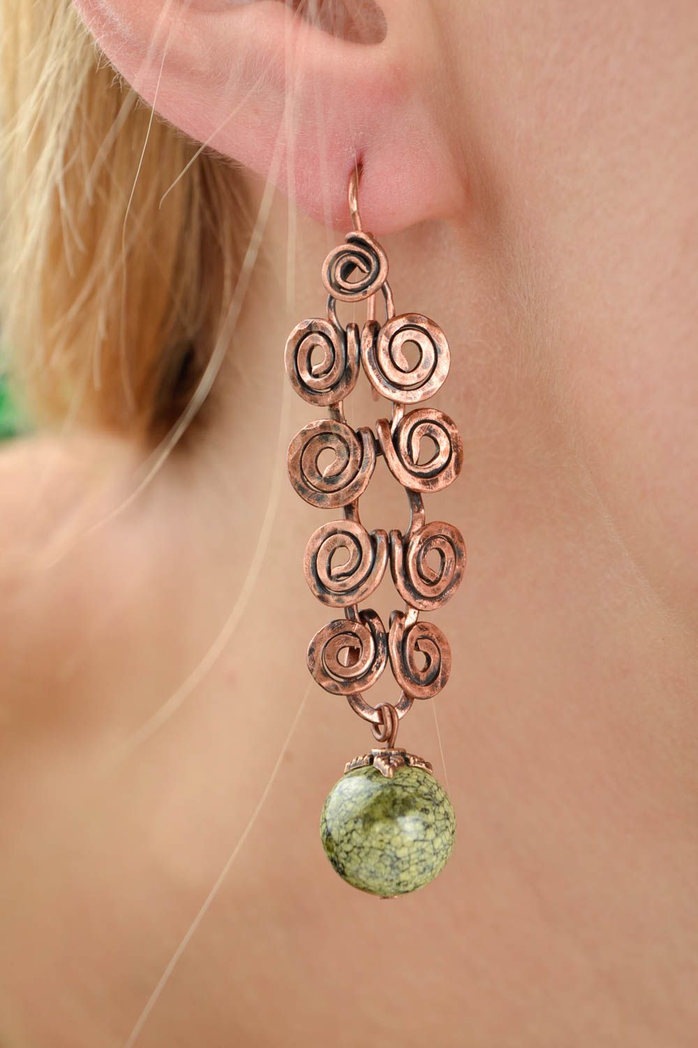 Boucles d'oreilles pendantes Bijou fait main métal perles serpentin Cadeau femme photo 2
