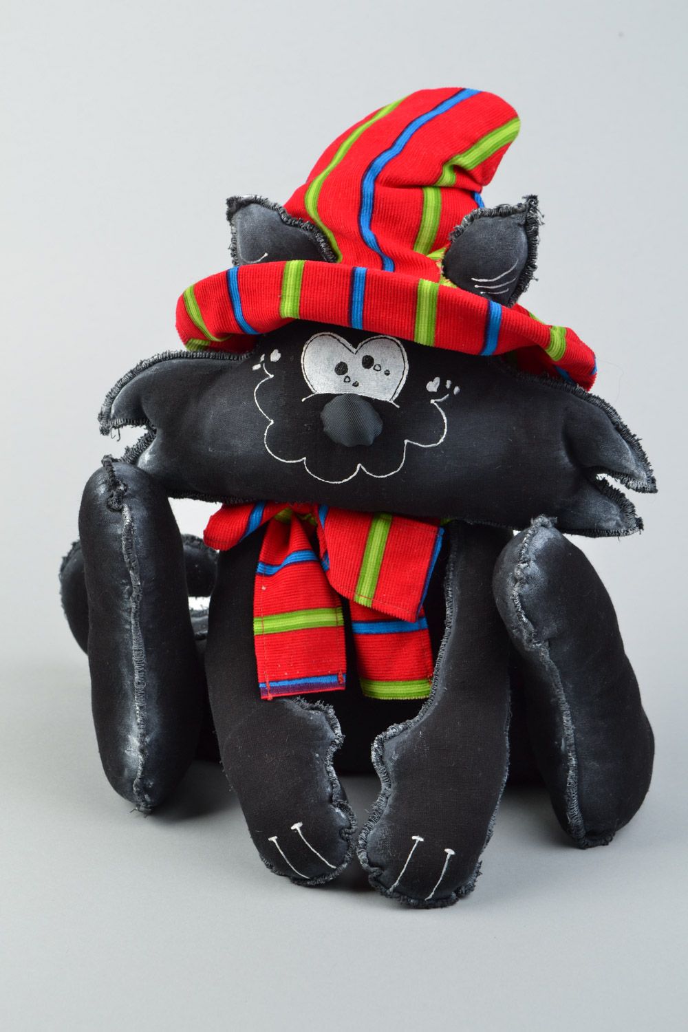 Peluche chat noir avec bonnet faite main de créateur décorative cadeau enfant photo 1