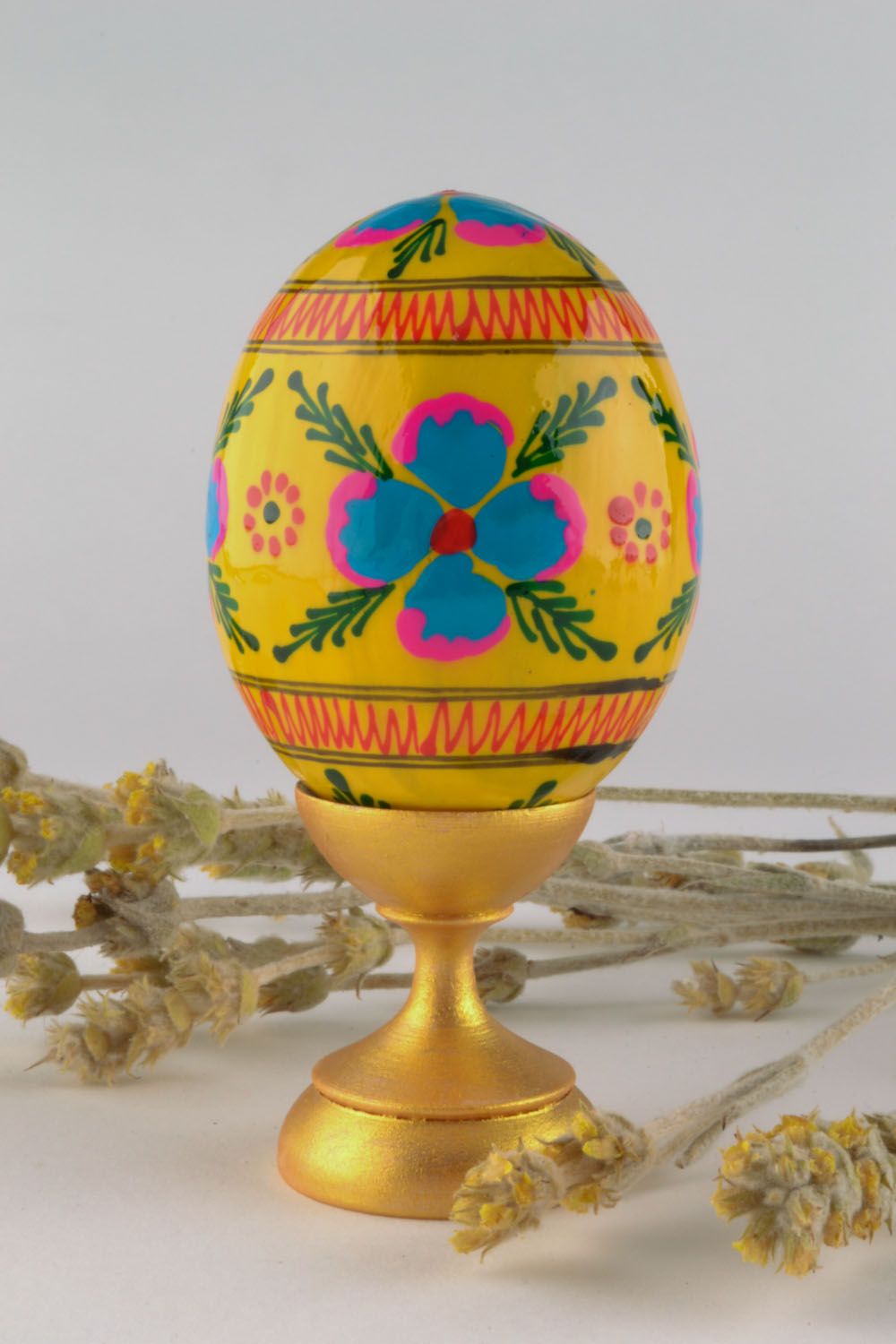 Расписное деревянное яйцо для декора фото 1