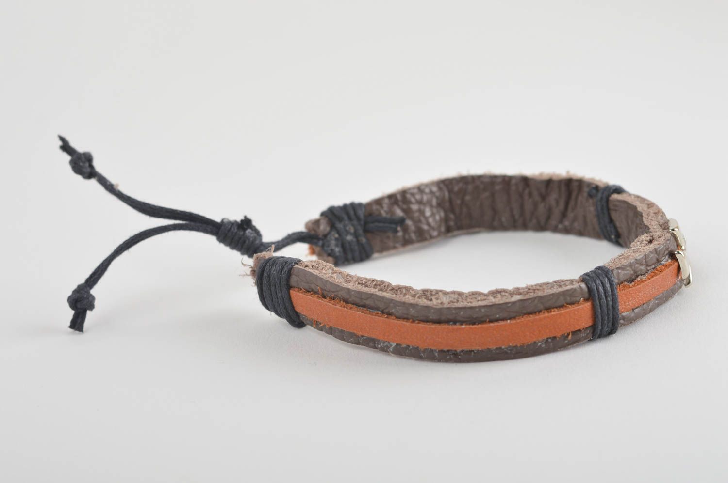 Pulsera artesanal accesorio de moda pulsera de piel natural marrón con cruz foto 5