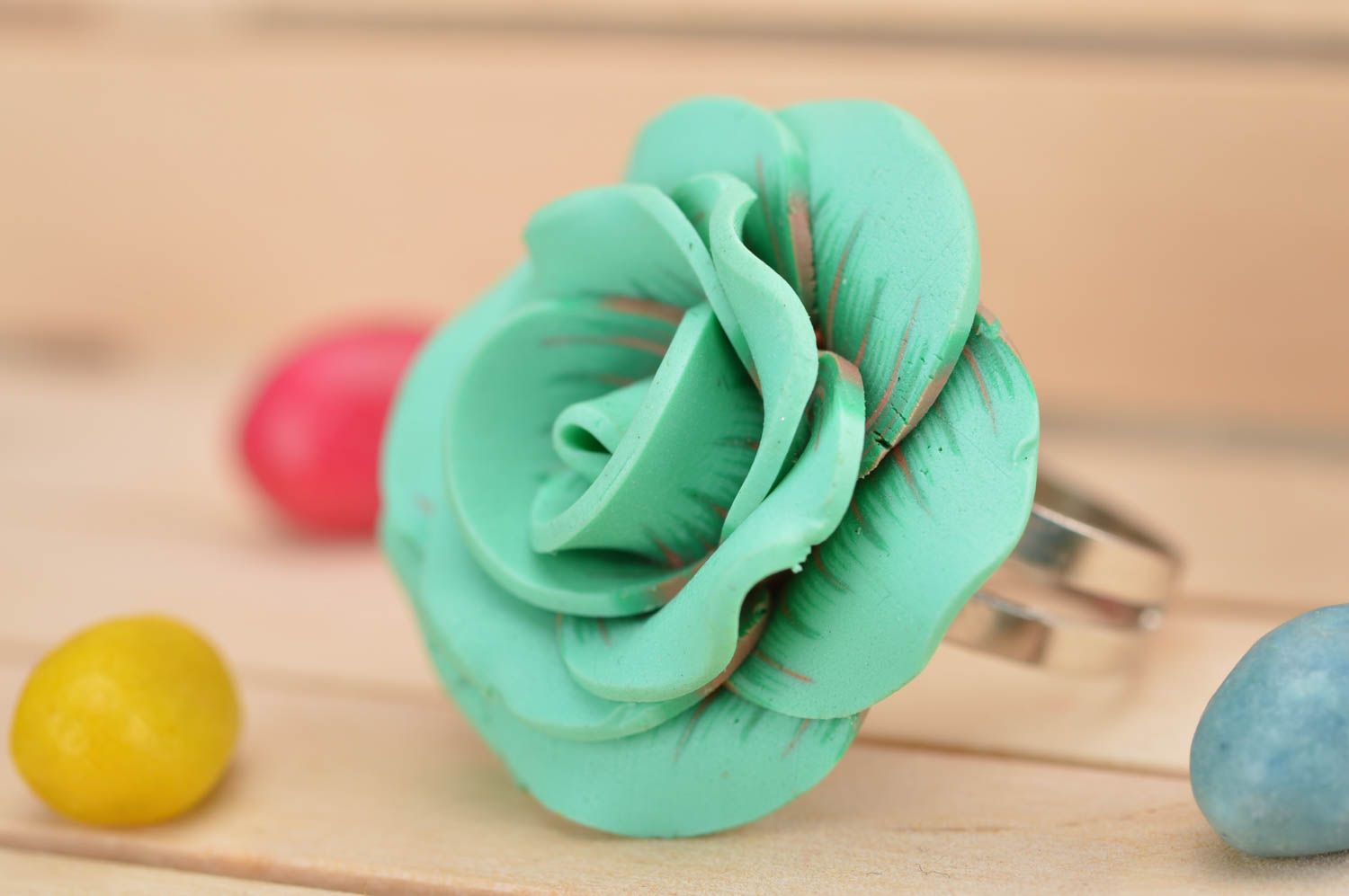 Кольцо цветок из полимерной глины зеленое в виде розы крупное ручная работа фото 1