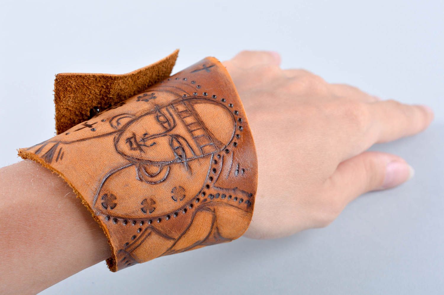 Breites Lederarmband handmade Damen Armband originell Schmuck für Frauen foto 5