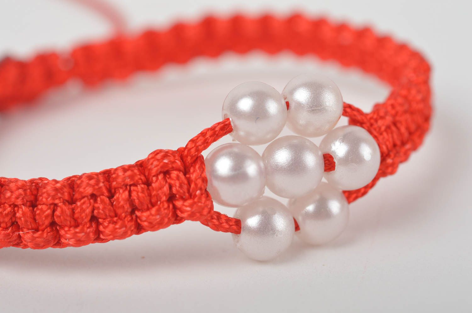 Bracelet textile Bijou fait main rouge tressé fin design original Cadeau femme photo 3