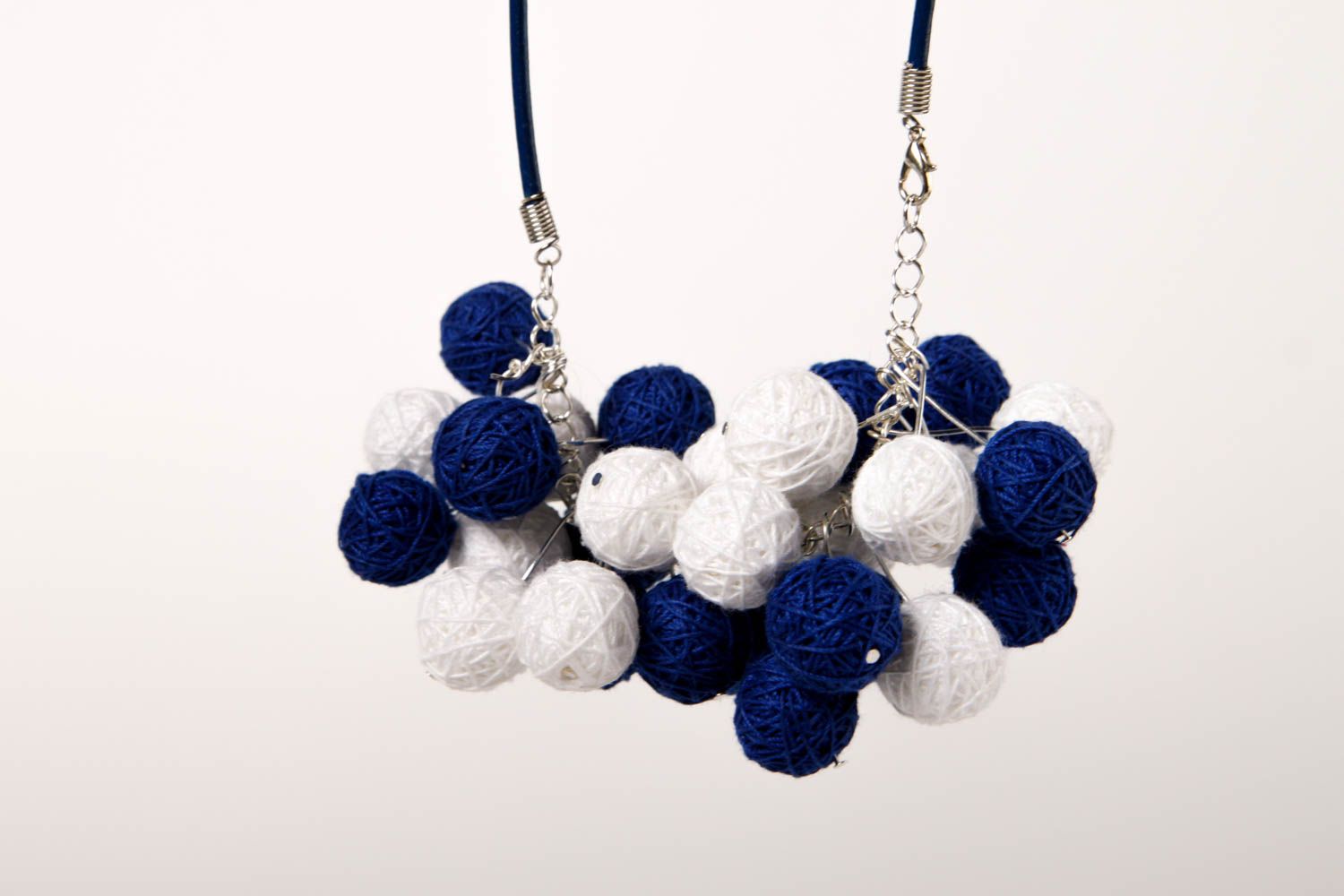 Collar de hilos azules hecho a mano regalo original para mujer bisuteria fina foto 3
