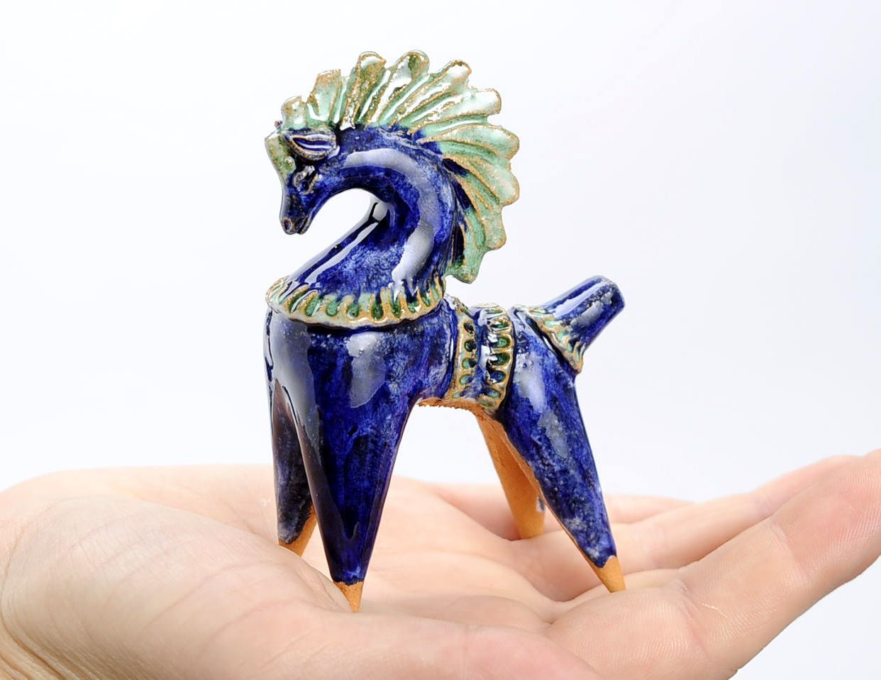 Cheval bleu en céramique d'Opichnia photo 2