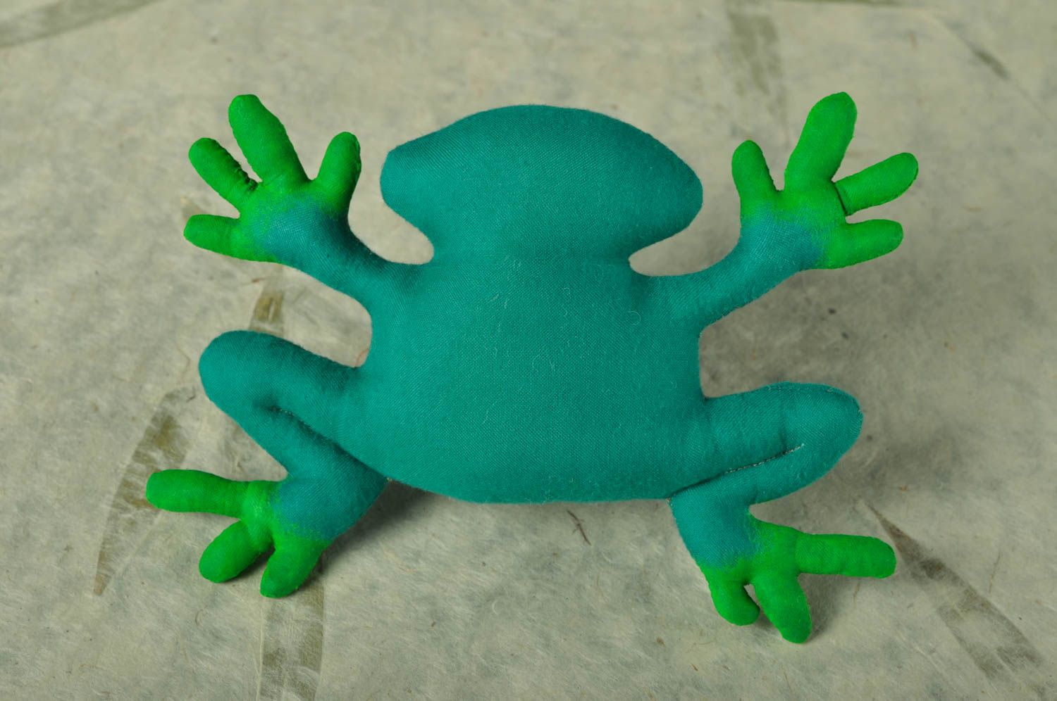 Jouet fait main Peluche en tissu grenouille verte Cadeau original enfant photo 5