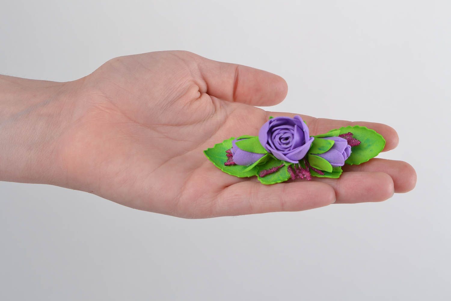 Barrette pour cheveux foamiran faite main avec roses violettes pratique photo 2