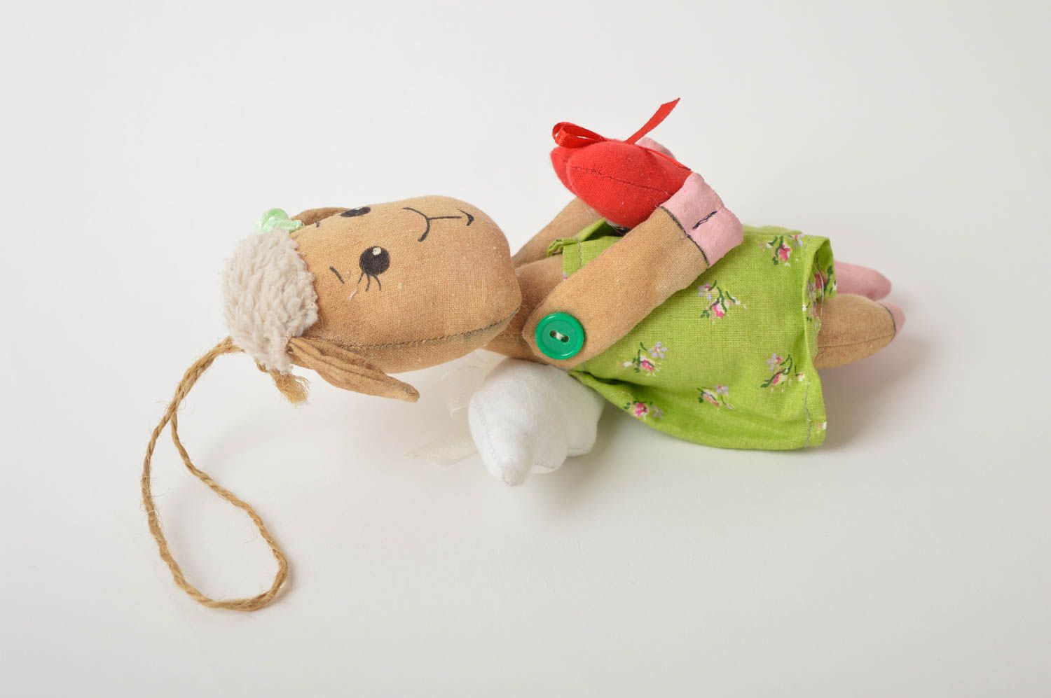 Игрушка ручной работы игрушка овечка из льна расписная декоративная подвеска фото 1