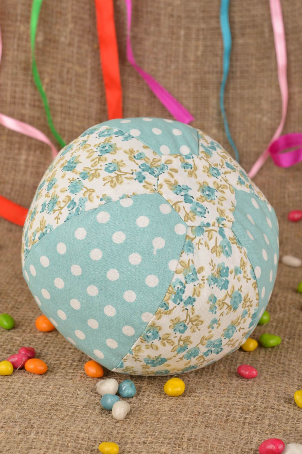 Jouet balle bleue à motif floral en tissu de coton fait main pour enfants photo 1