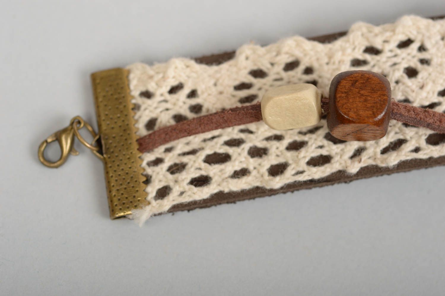 Pulsera de cuero artesanal con encaje  accesorio para mujer regalo original foto 2