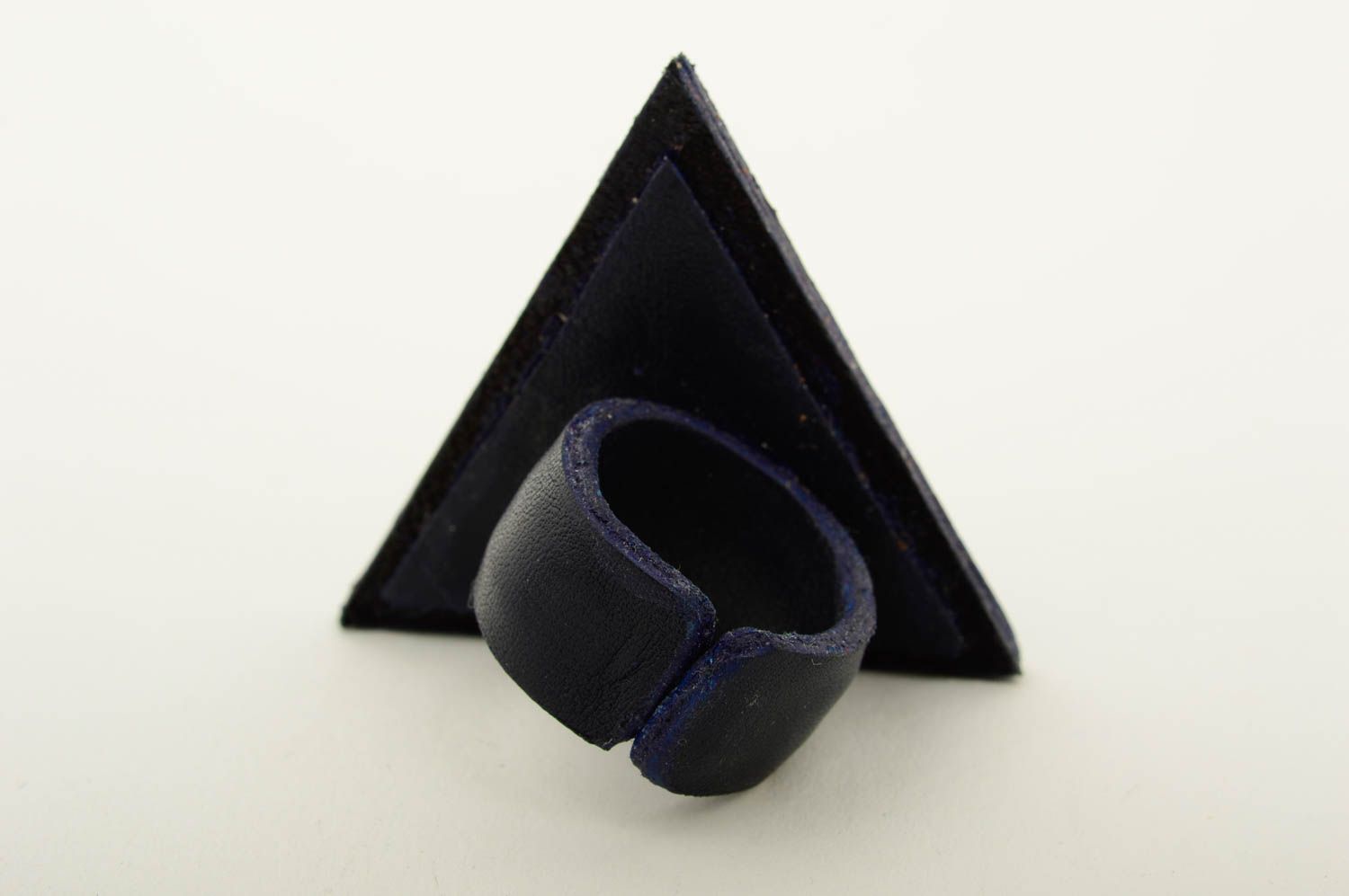Кольцо ручной работы кожаный аксессуар оригинальное кольцо с синей росписью фото 5