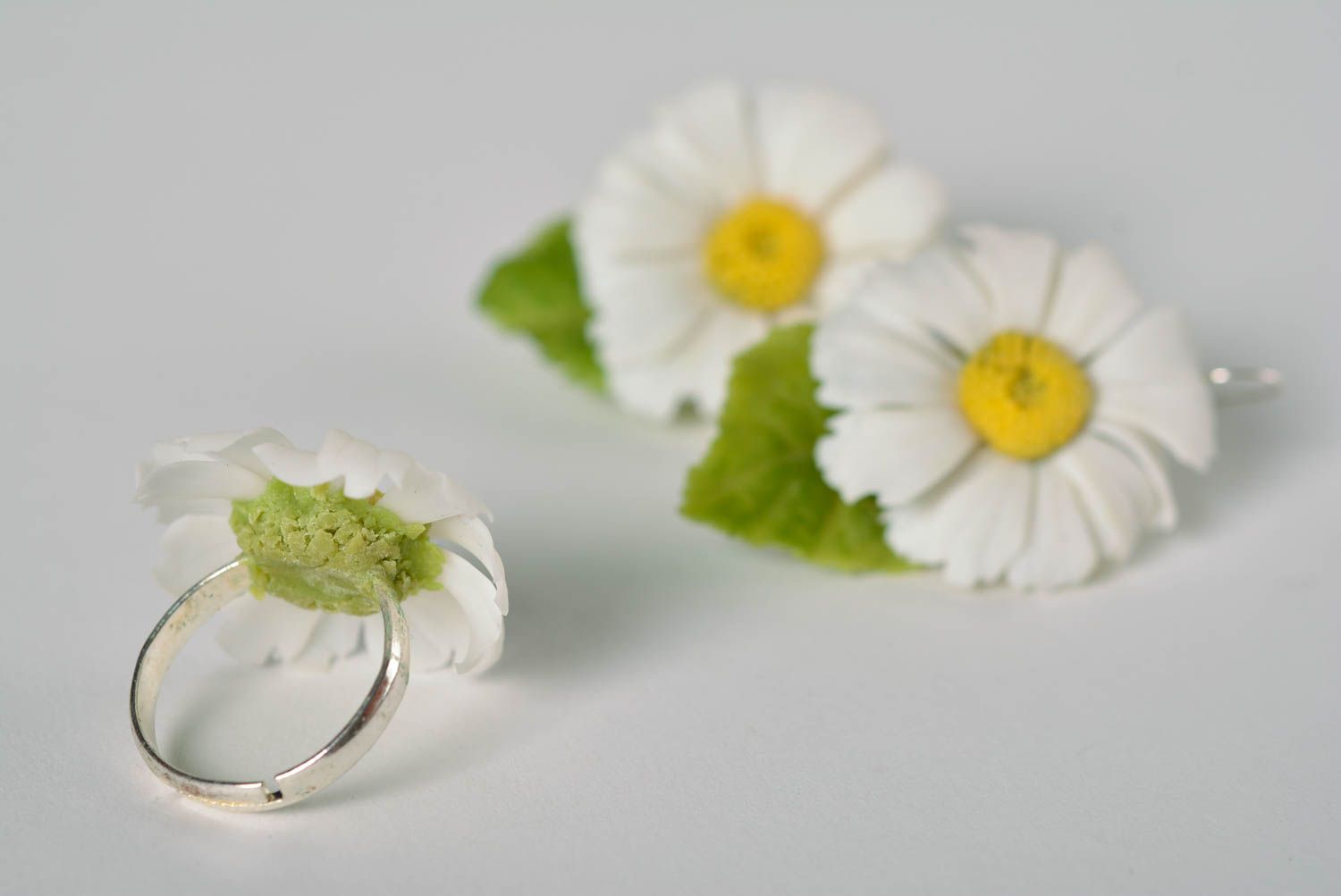 Украшения из полимерной глины кольцо и серьги набор для женщин Белые ромашки фото 3