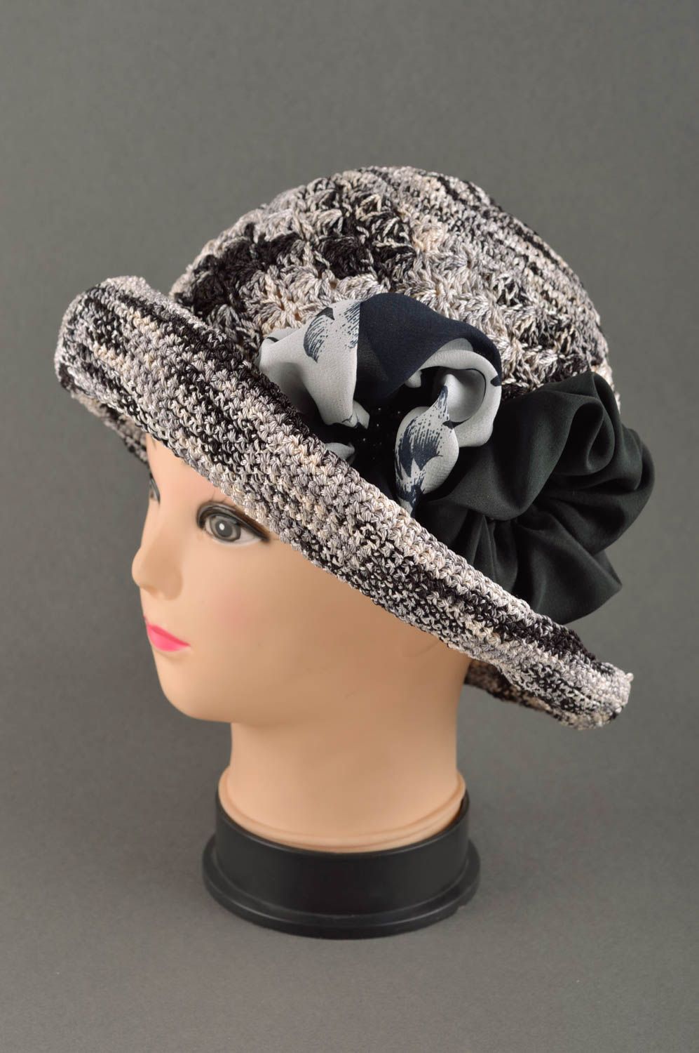 Chapeau fait main design Bonnet tricoté mélange Vêtement pour femme tendance photo 1