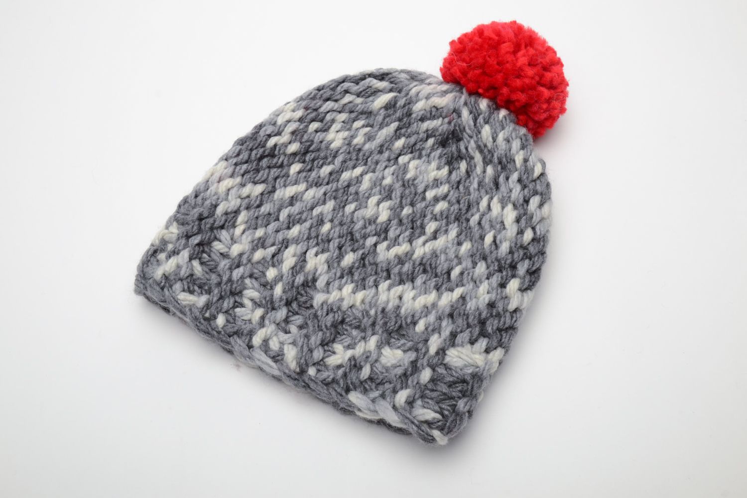 Women's crochet hat with pompon photo 3