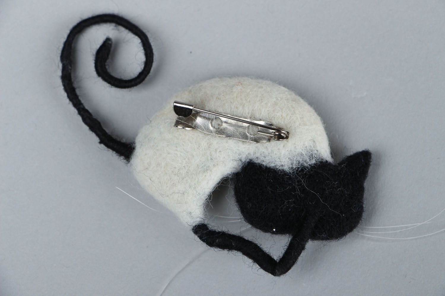 Felted wool brooch Siamese Cat photo 2