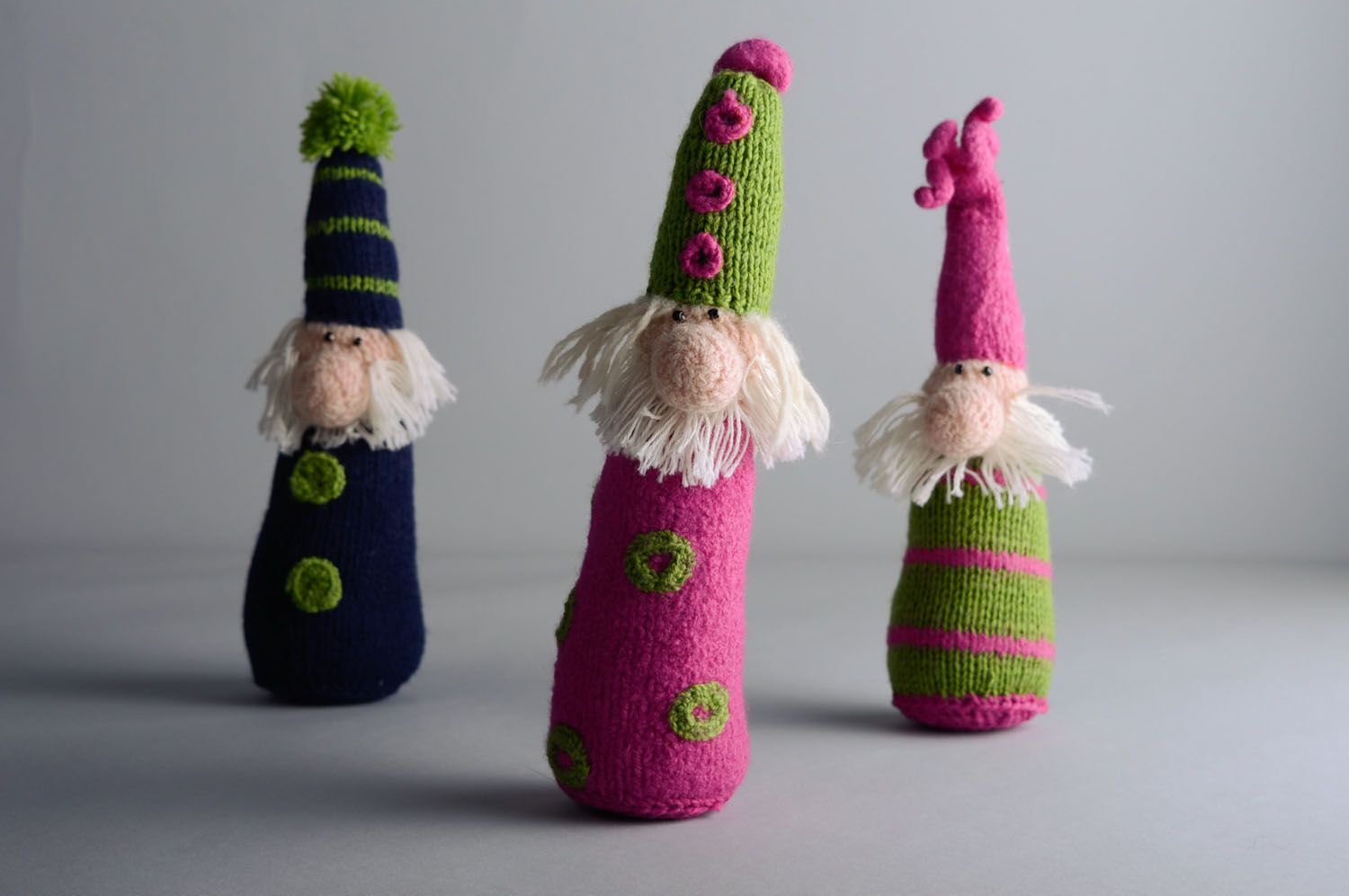 Poupée Gnome en laine faite main photo 3
