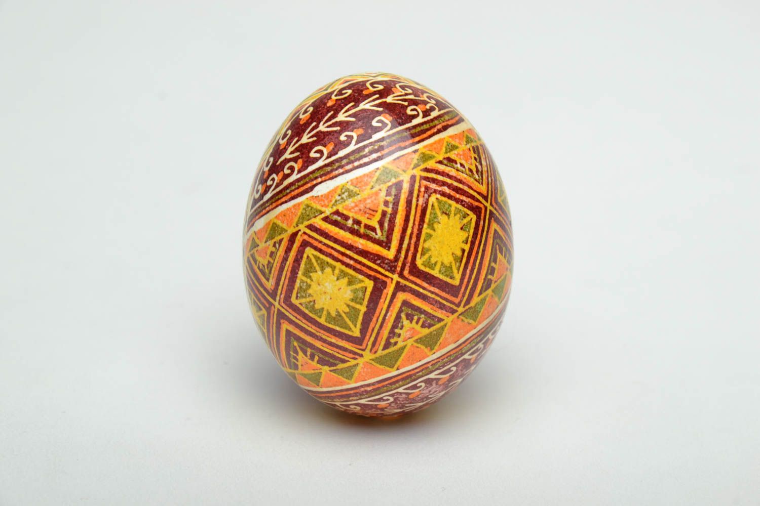 Oeuf de Pâques peint à l'aniline et cire avec motifs ethniques pysanka original photo 2