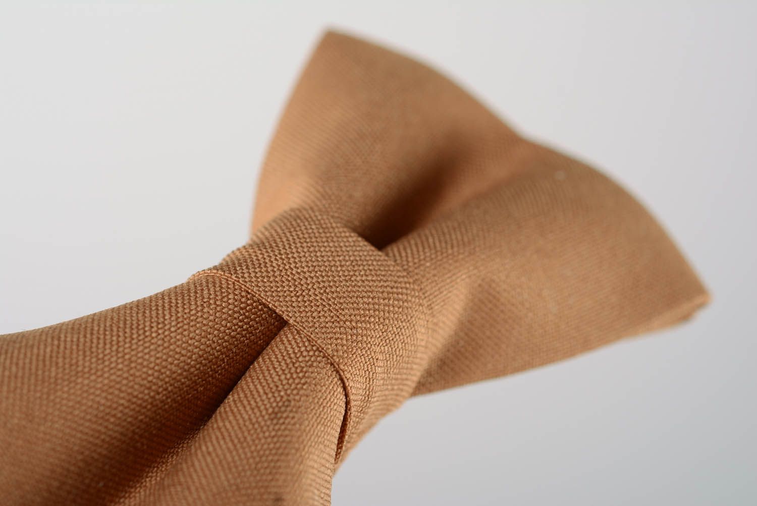 Gravata borboleta de café feita de tecido de gabardine foto 4