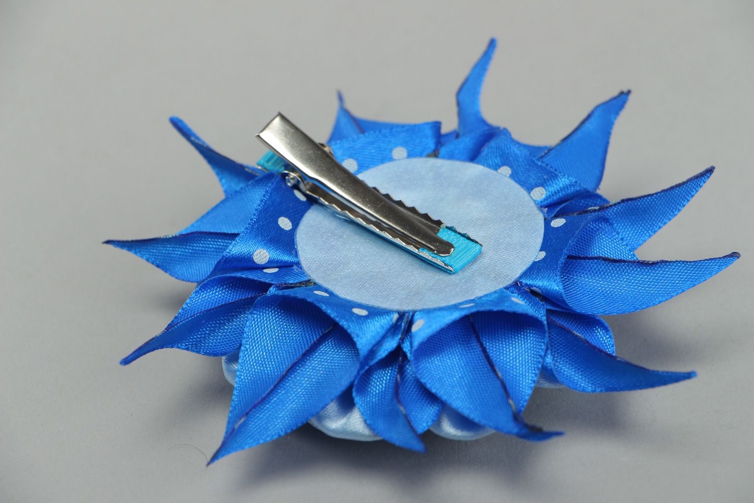 Handmade round hair clip with kanzashi satin ribbon blue flower with rhinestones photo 3