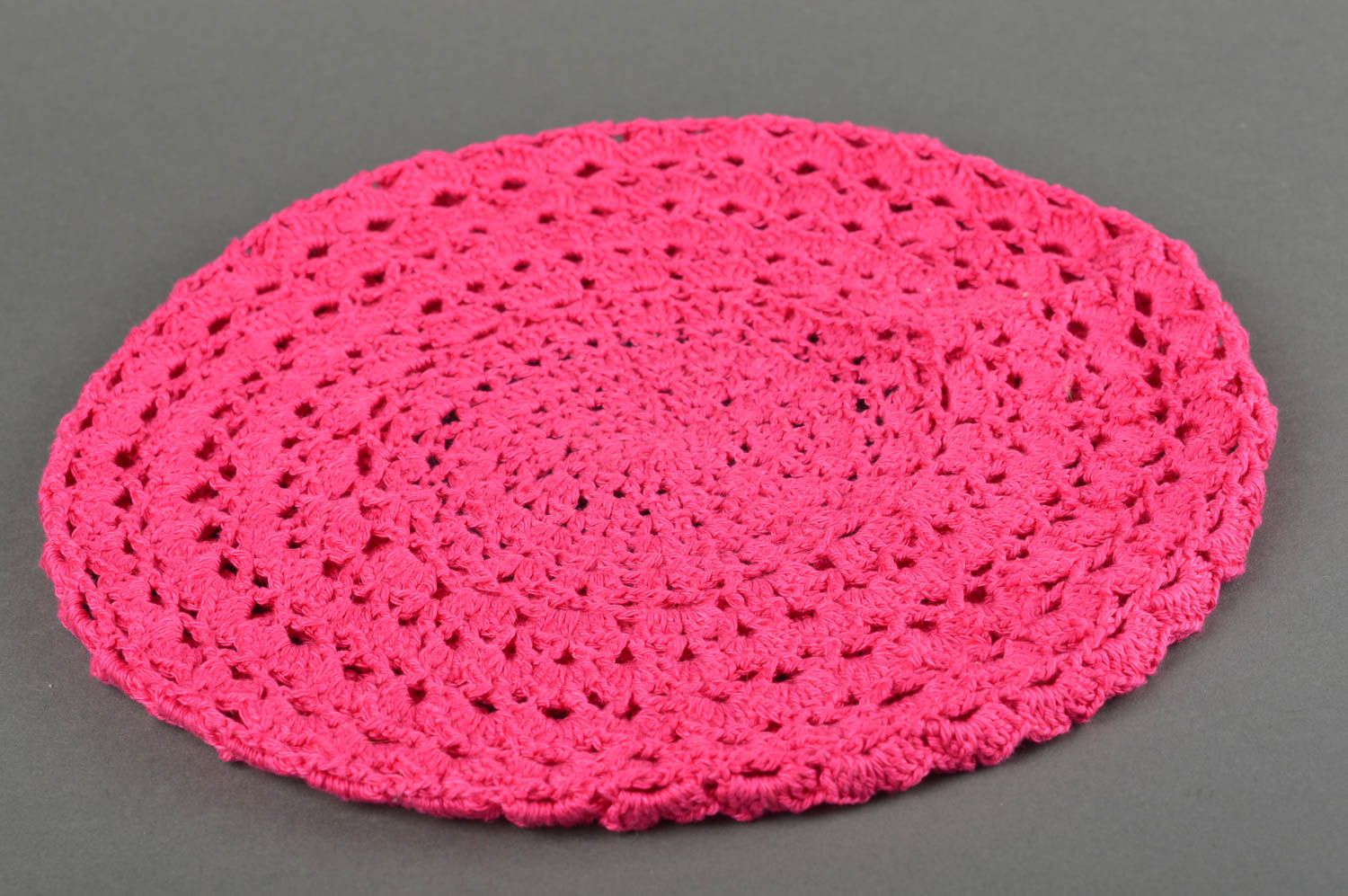 Béret rose fait main Bonnet pour fille tricoté au crochet Vêtement enfant photo 4