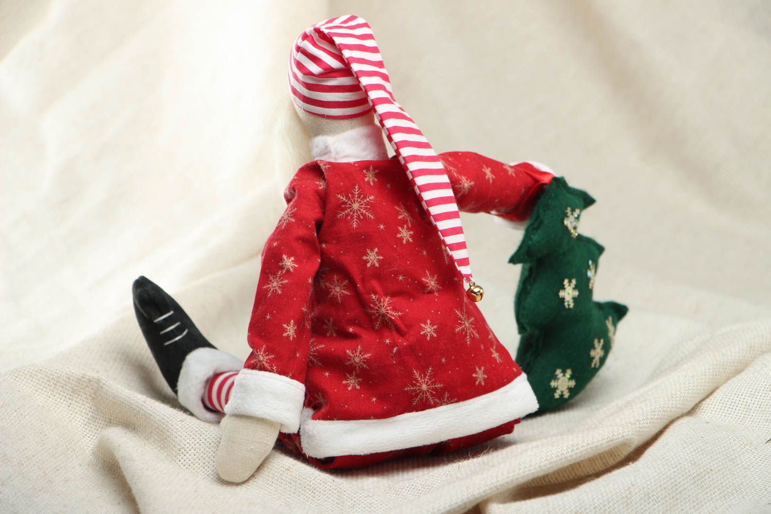 Мягкая игрушка в виде Санта Клауса с елкой фото 3