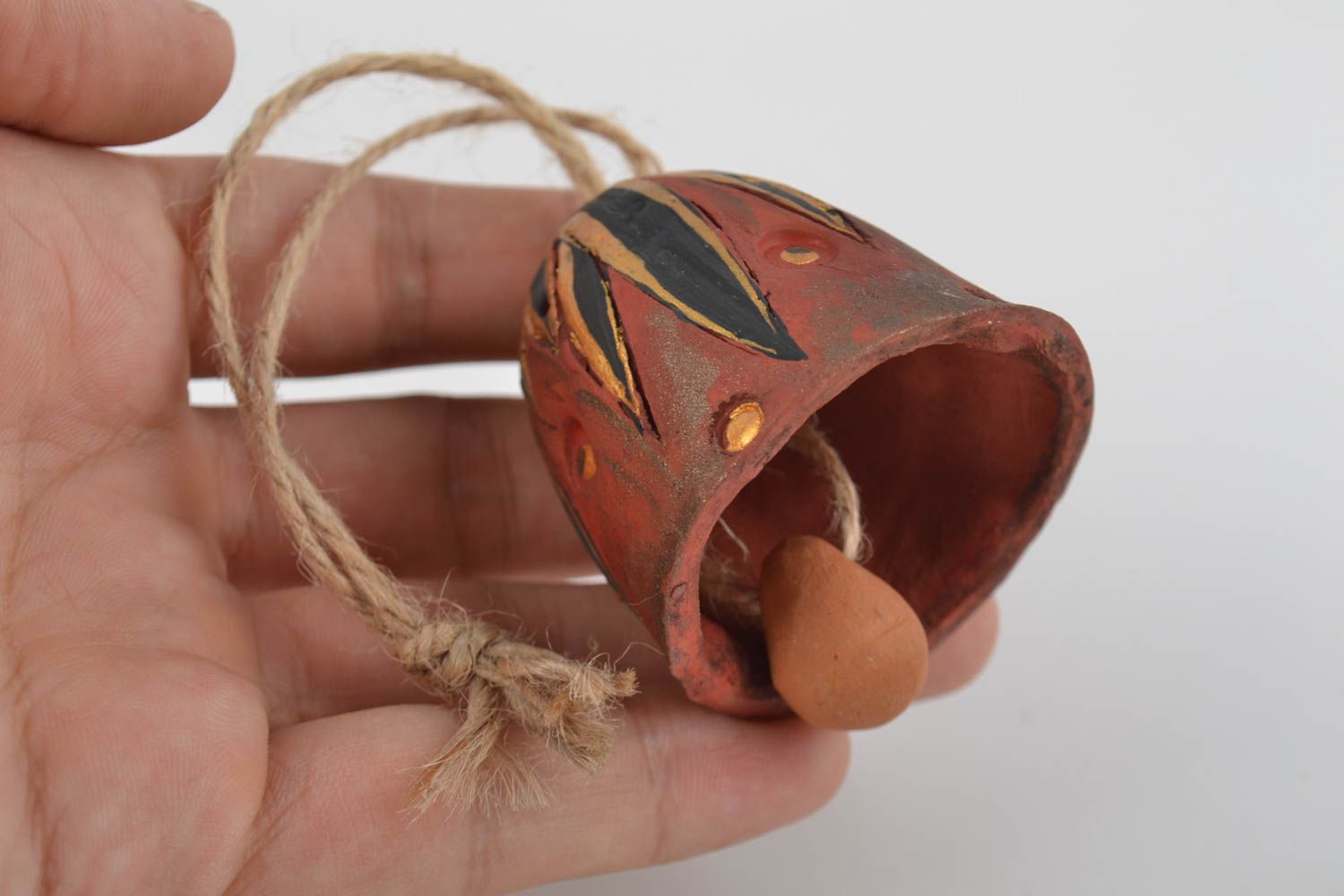 Campana de decoración artesanal cerámica hecha a mano de arcilla roja colgante foto 2
