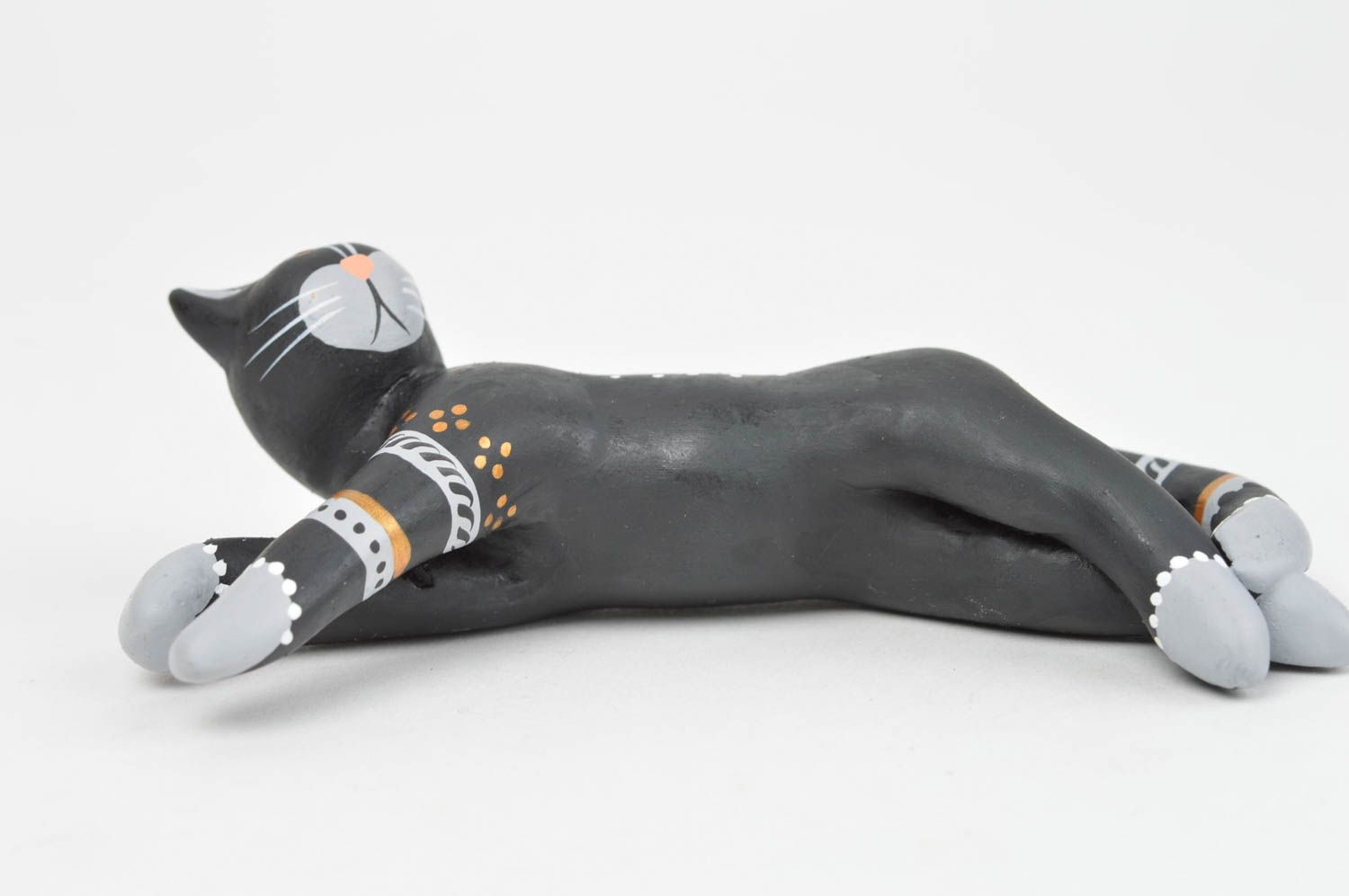 Figurine chat noir dormant en argile peinte faite main décoration originale photo 2