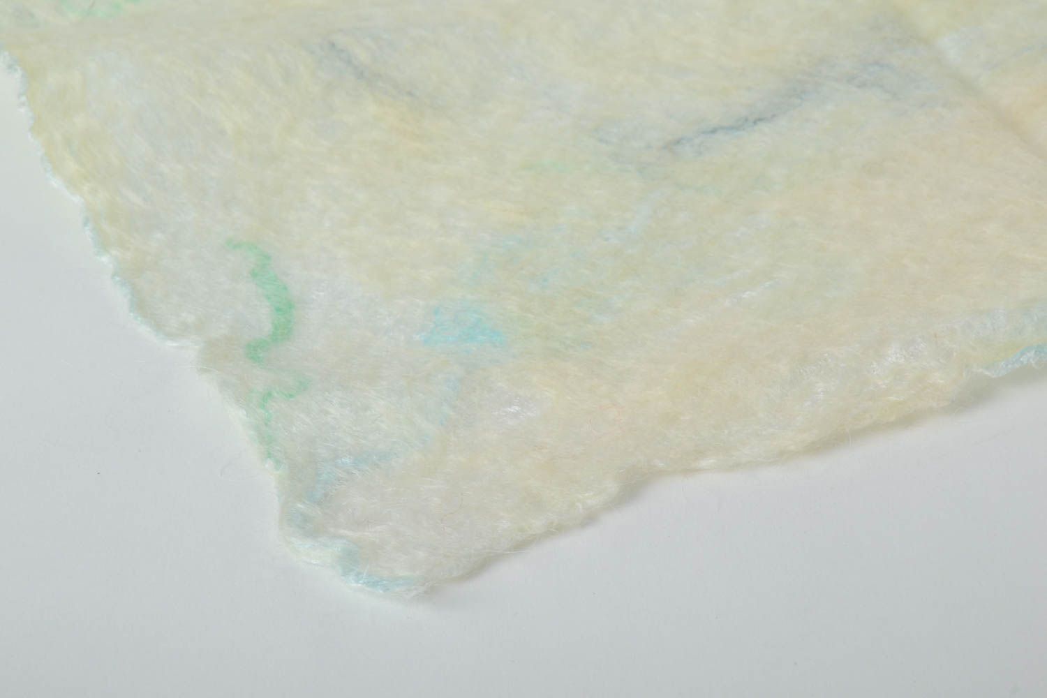 Grand Châle fait main en laine feutrée et soie blanc Vêtement pour femme photo 3