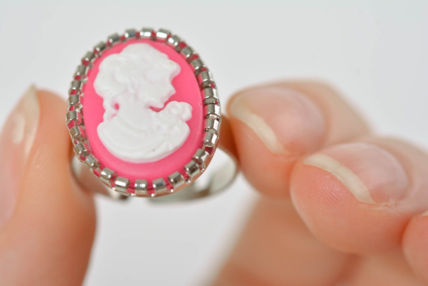 Кольцо ручной работы модная бижутерия овальное кольцо с камеей розовое с белым фото 5