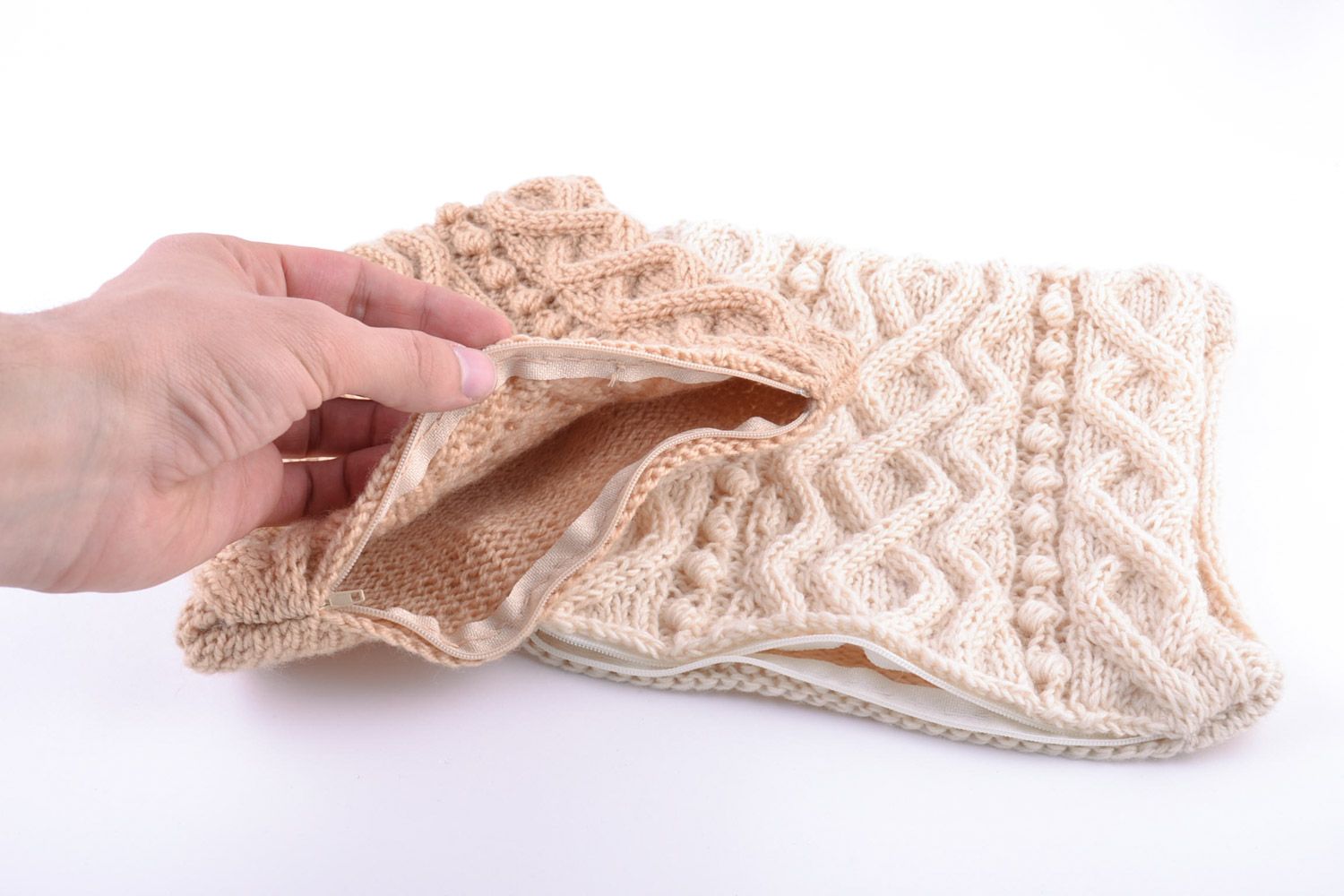 Deux petites housses de coussins tricotées en mi-laine beiges faites main photo 2