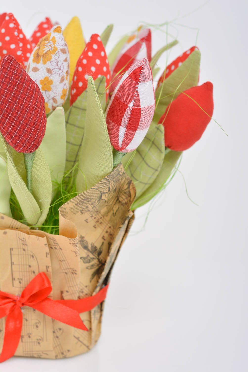 Букет тюльпанов из ткани цветные небольшие композиция для декора ручная работа фото 3
