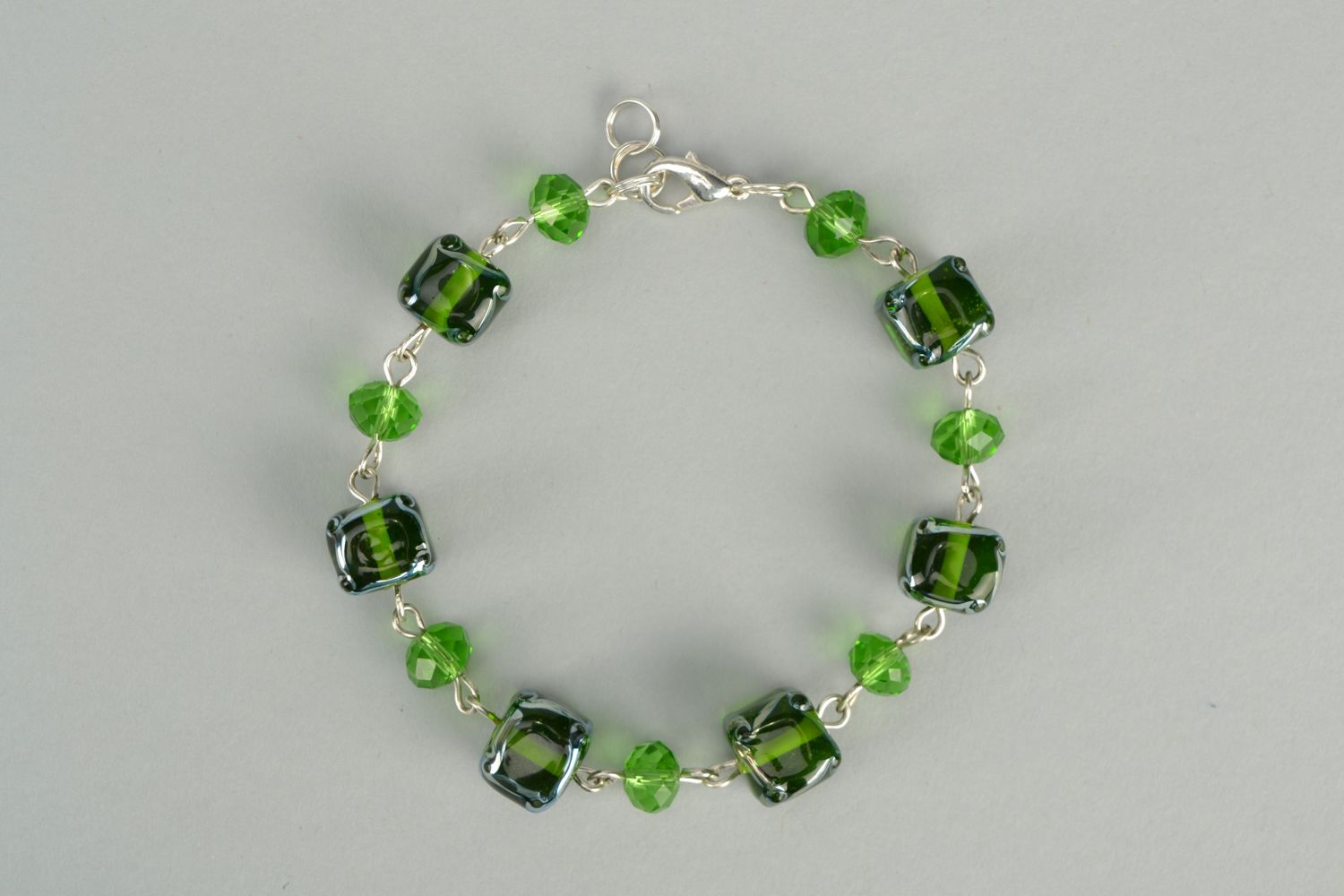 Handmade bracelet with glass beads and crystal of green color photo 3