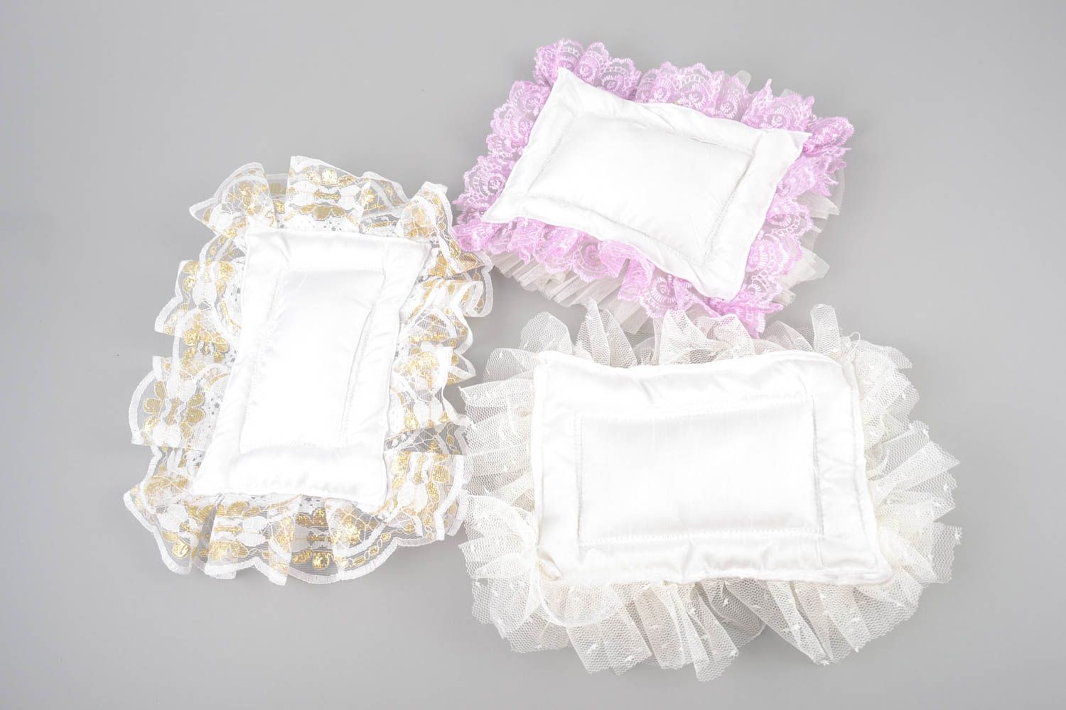 Набор подушечек для колец ручной работы с атласными бантиками для свадьбы 3 шт фото 2