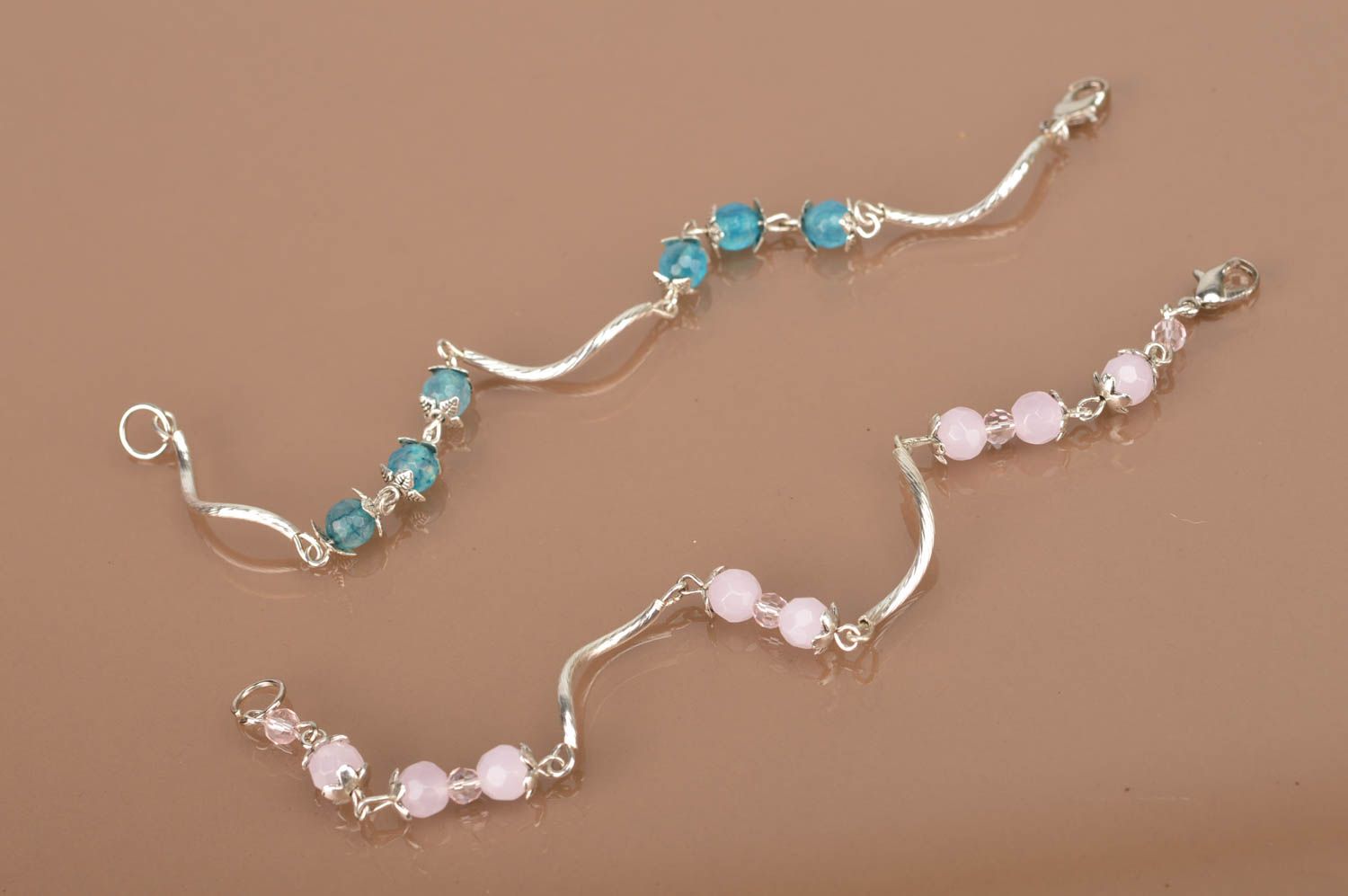 Bracelets originaux Bijoux faits main 2 pièces rose et bleu Cadeau pour femme photo 4