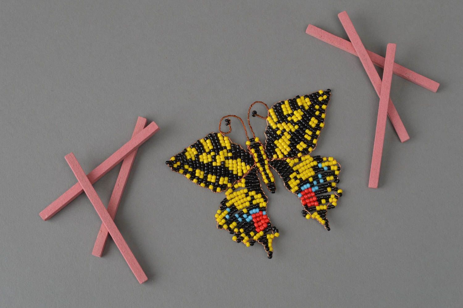 Magnet en perles de rocaille noir jaune en forme de papillon cadeau original photo 1