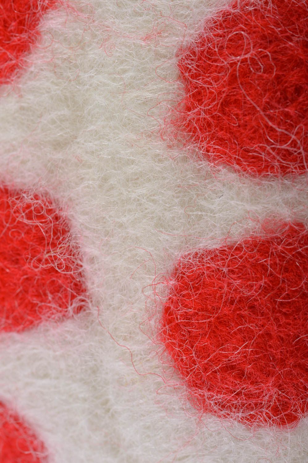 Weiß roter Bastwisch aus Wolle in Walken Technik künstlerische Handarbeit foto 3