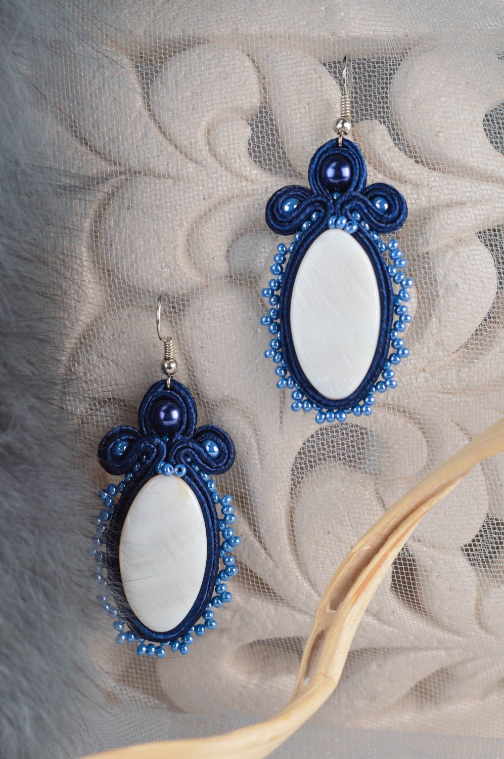 Boucles d'oreilles soutache ovales bleu blanc pendantes faites main originales photo 1