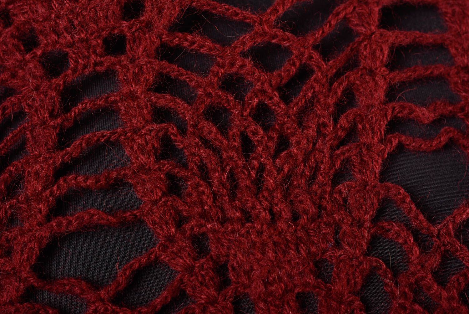 Chal de lana artesanal tejido a dos agujas de mujer calado burdeos foto 4
