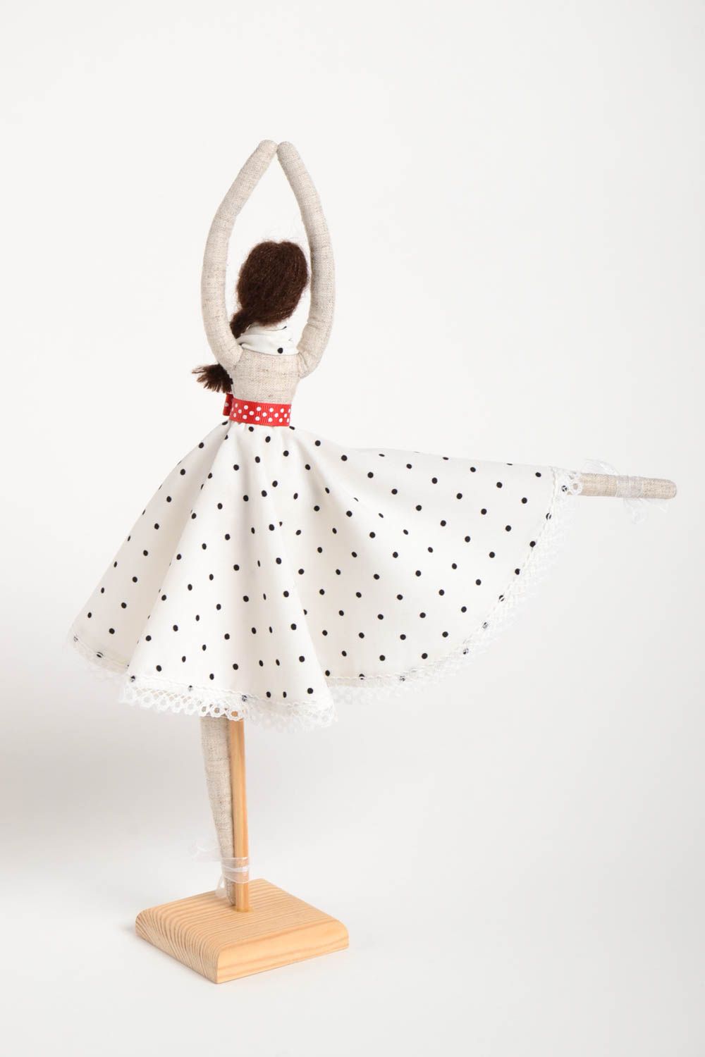 Авторская кукла игрушка ручной работы дизайнерская кукла балерина в белом фото 4