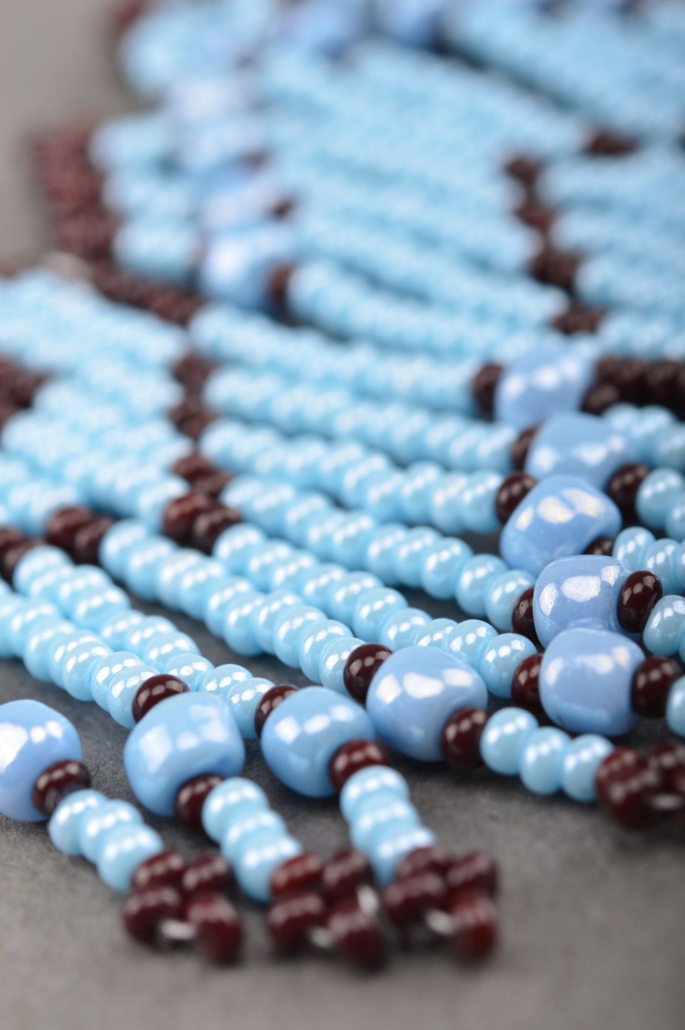Boucles d'oreilles pendantes en perles de rocaille faites main bleu-noir photo 4