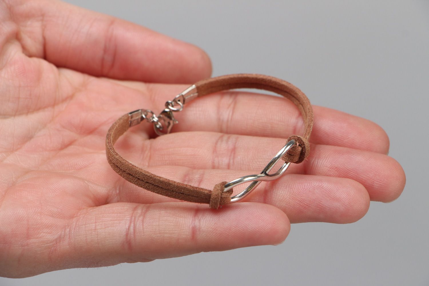 Bracelet en daim artificiel fait main marron avec signe d'éternité pour femme photo 3