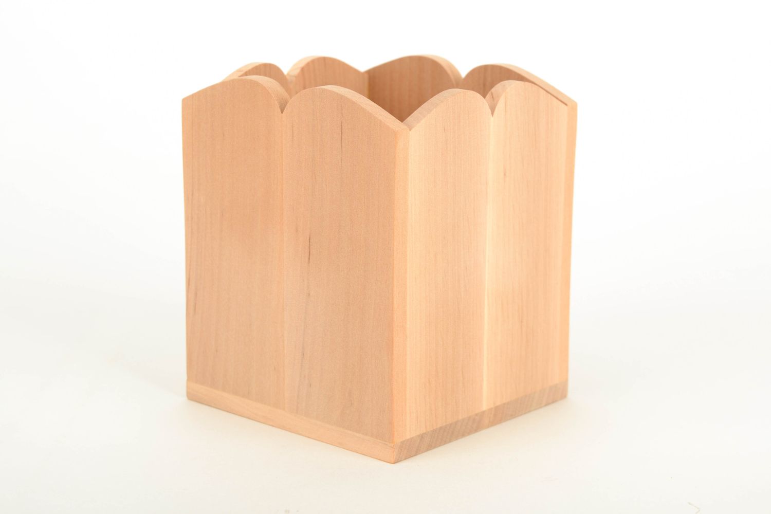 Pot pour fournitures de bureau en bois d'aulne photo 3