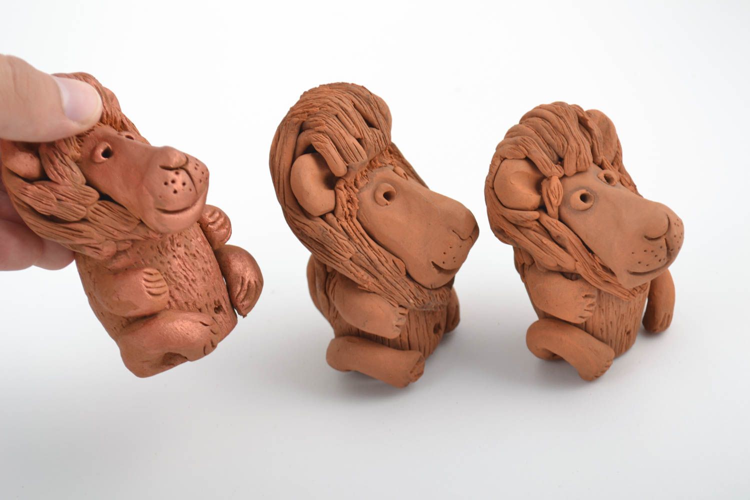 Figurine degli animali fatti a mano in ceramica set di tre cuccioli di leone foto 5