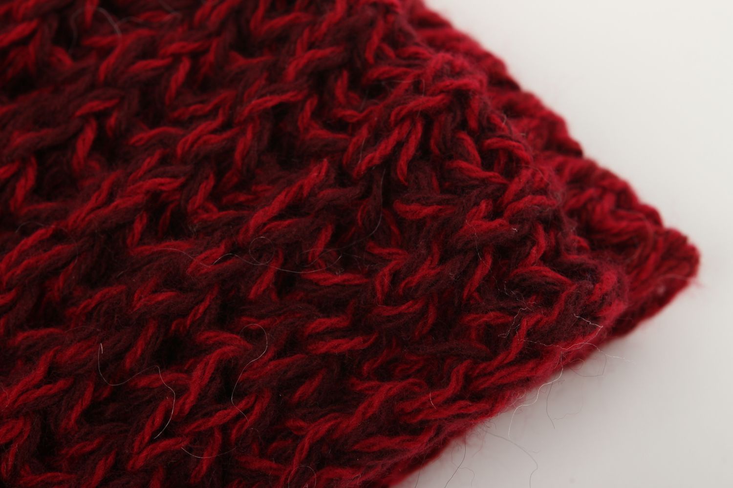 Шарф ручной работы шарф спицами женский шарф бордовый оригинальный вязаный фото 3