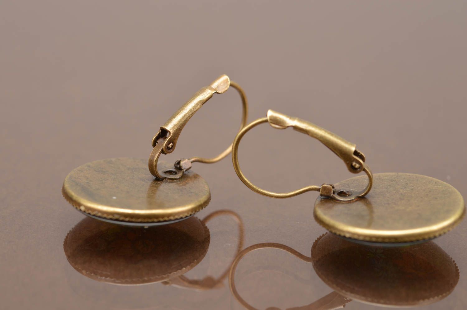 Runde Ohrringe aus Metall bemalt künstlerisch schön handgeschaffen für Damen  foto 5